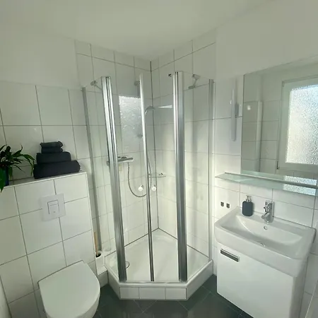 Mit Bad Und Ankleideraum + Parkplatz